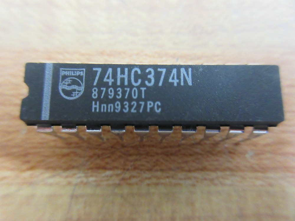 Philips 74HC374N Integrated Circuit (Pack of 18)