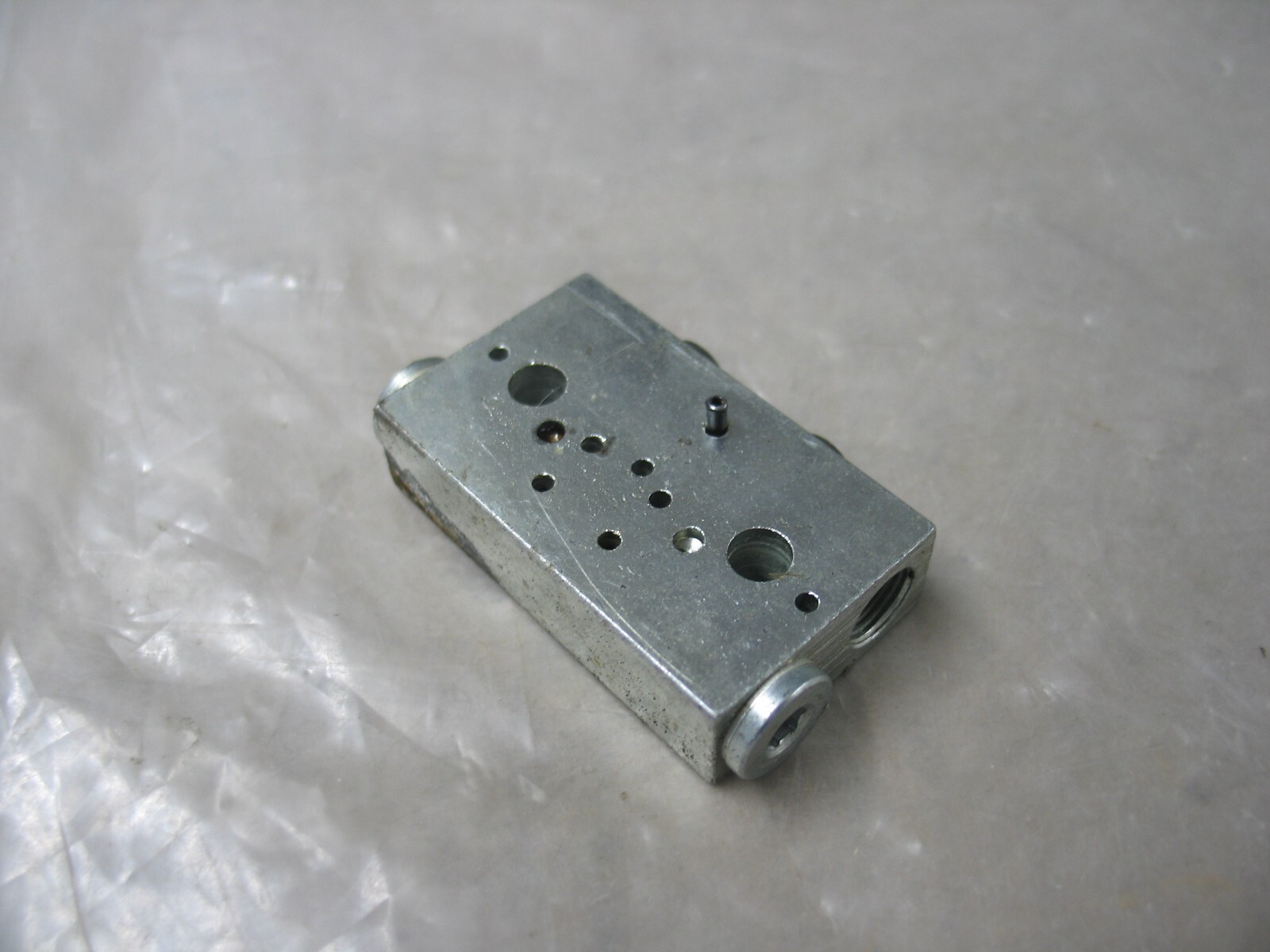 NEW TRABON MJ-15S OIL / GREASE FLOW DIVIDER VALVE P9763