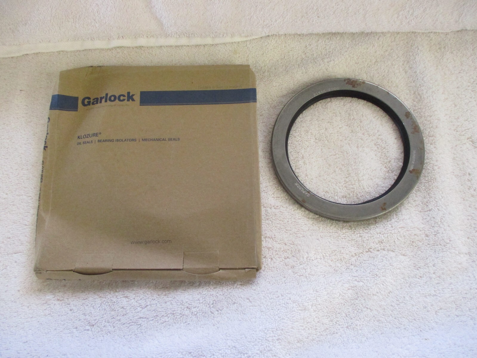 NIB Garlock Klozure Oil Seal 21086-2900