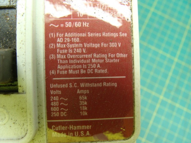 CUTLER HAMMER JD3250K MOLDED CASE CIRCUIT BREAKER 250 AMP 600VAC W/MANUAL SWITCH