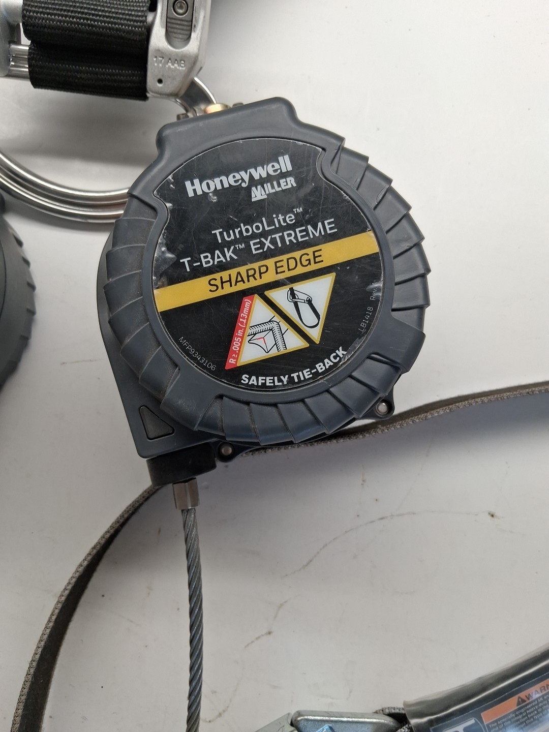 HONEYWELL MILLER MFLEC2-20/8FT Self-Retracting Lifeline,Gray