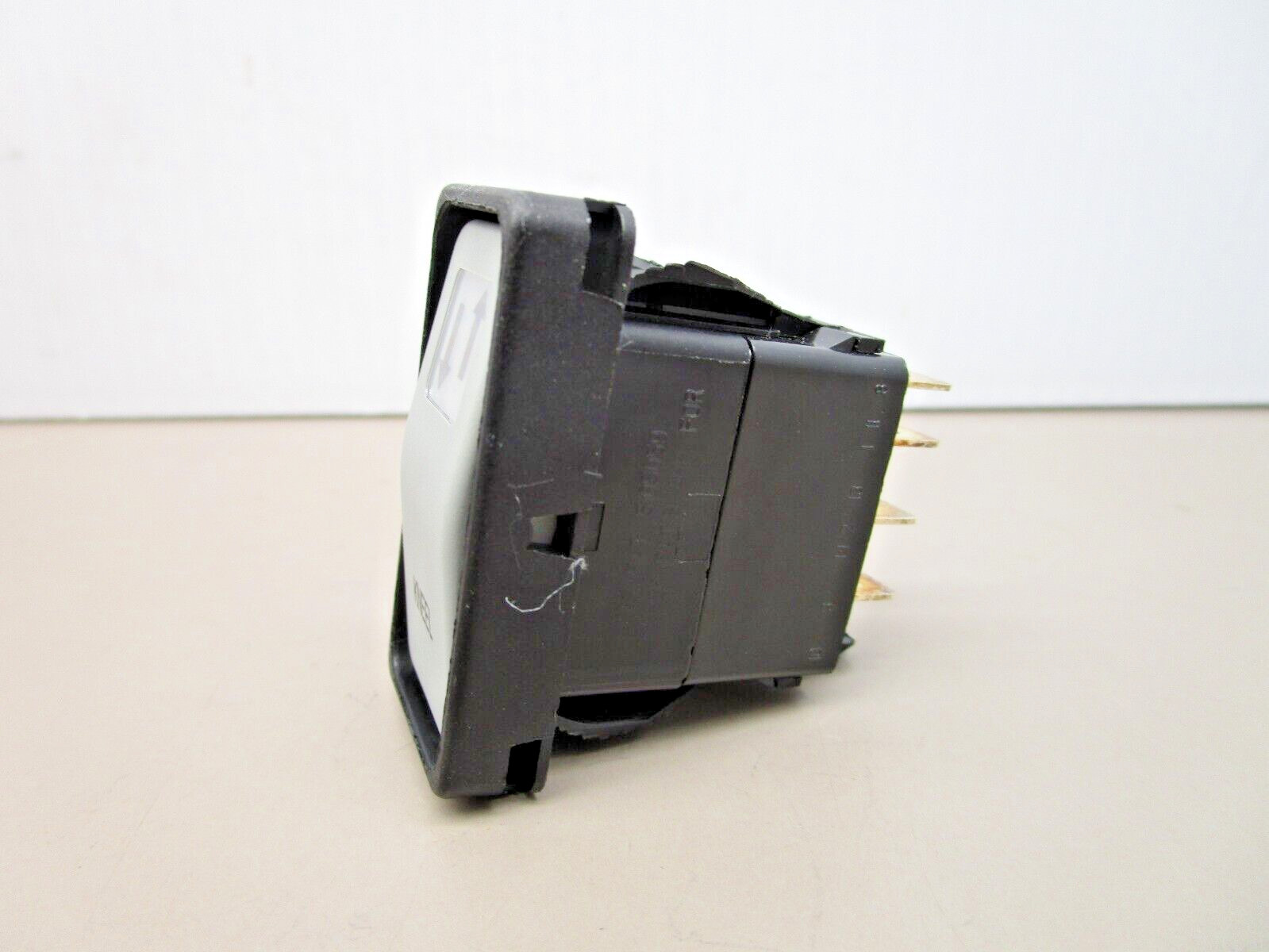 Carling V8B2 Rocker Switch “Kneel” 3-Pole 3-Pos Illuminated Momentary