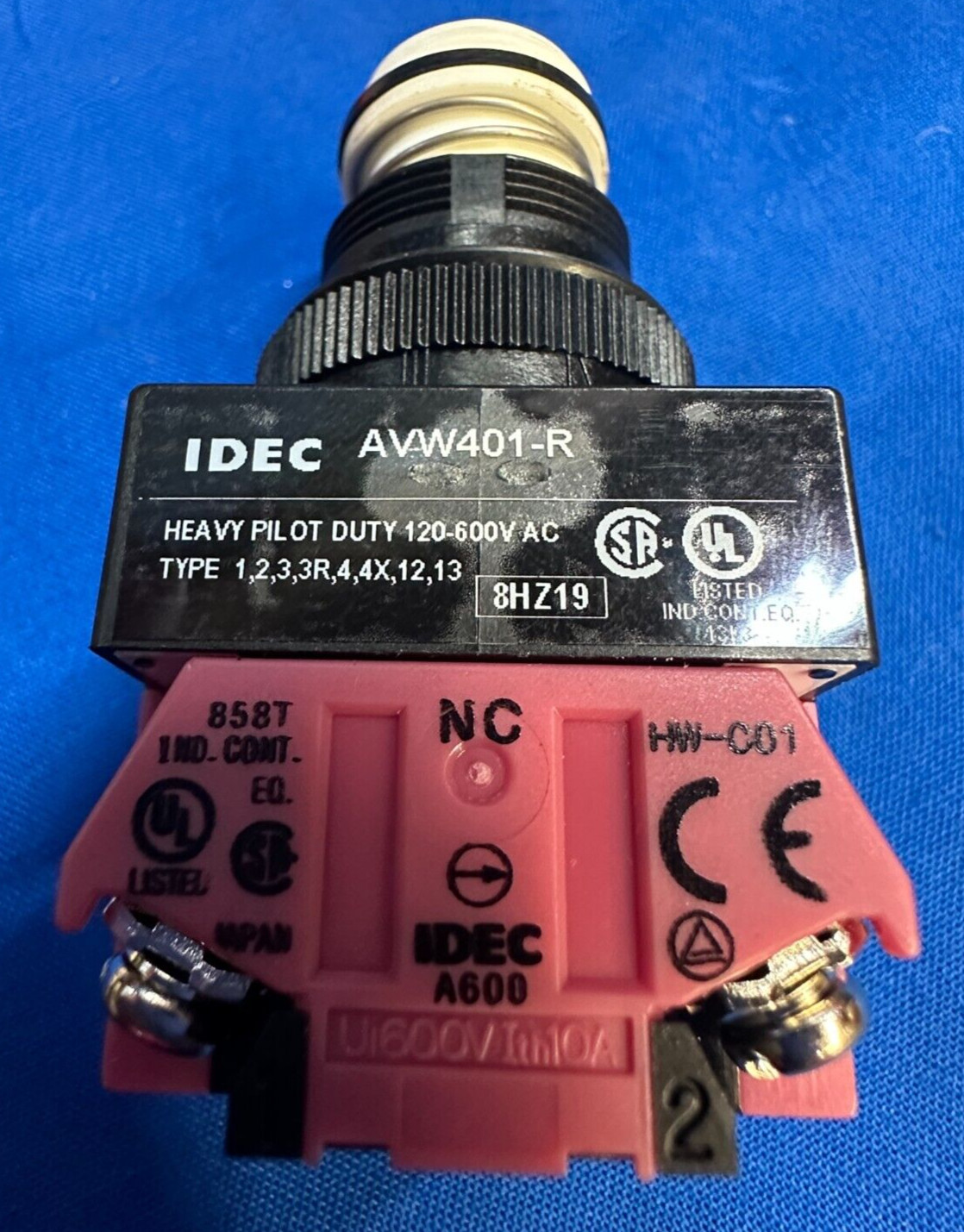 IDEC HEAVY PILOT DUTY EMERGENCY STOP BUTTON AVW401-R 120V AC 8 HZ 19