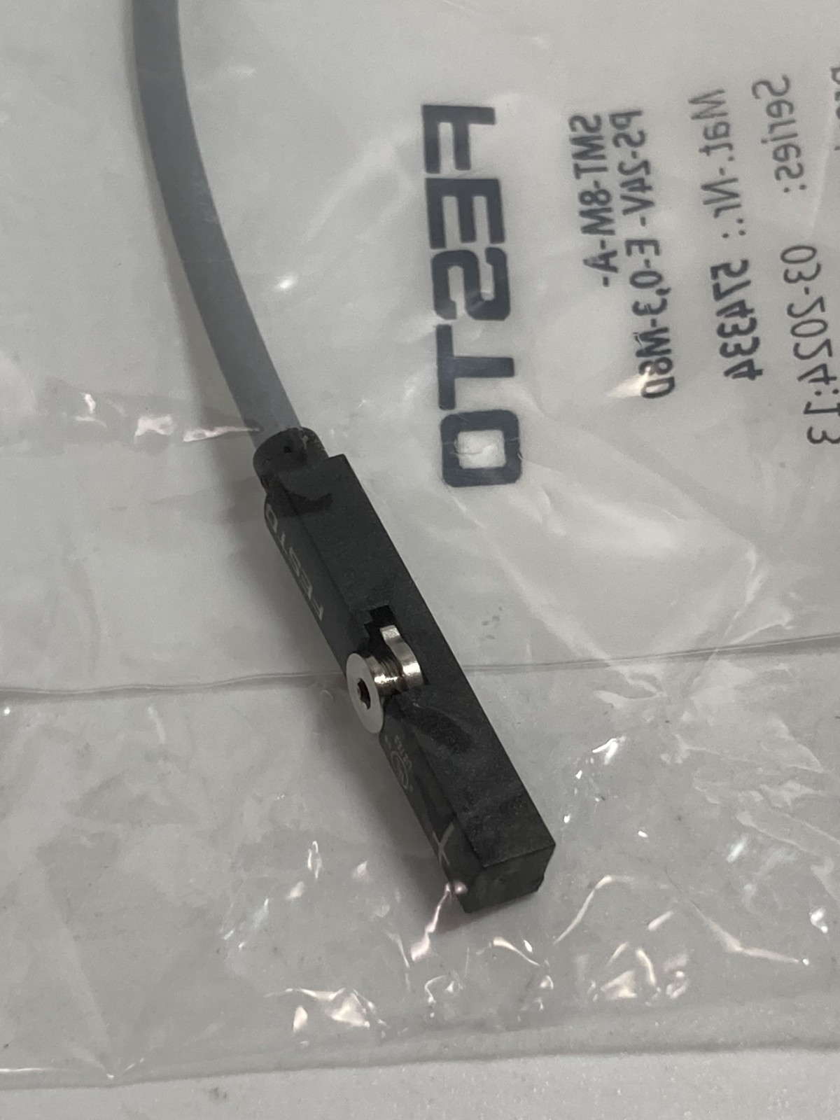 FESTO SMT-8M-A-PS-24V-E-0.3-M8D PROXIMITY SWITCH NIB