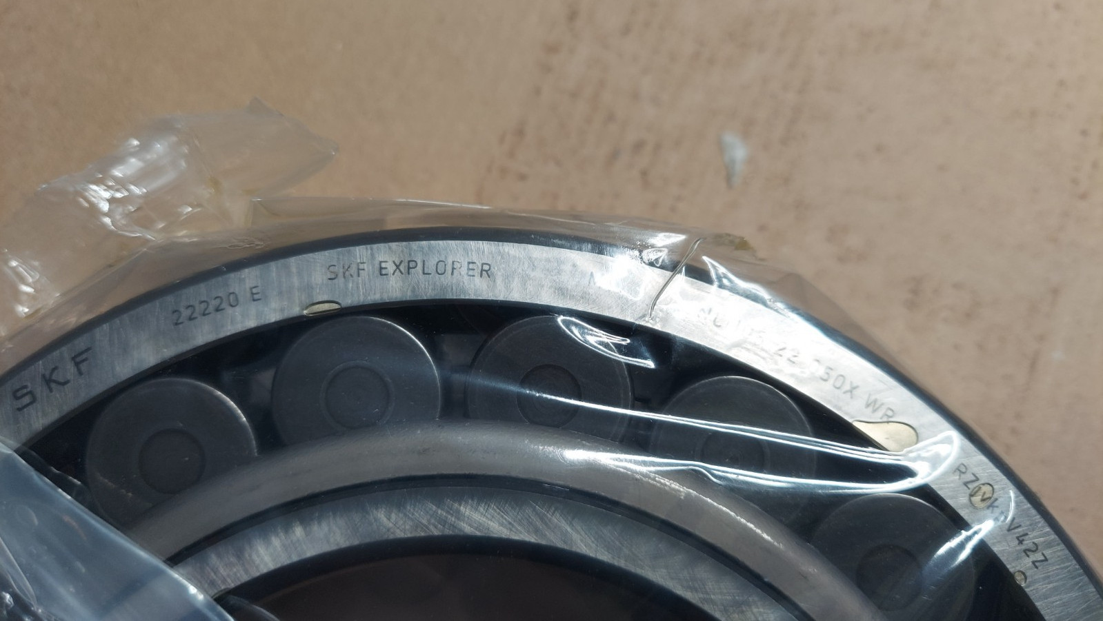 New SKF 22220 E Spherical Roller Bearing Explorer