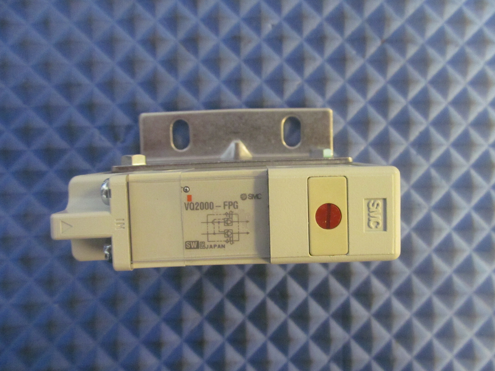 NOS SMC Subplate Valve VQ2000-FPG-02N02N-FN-X73 VQ2000-FPG