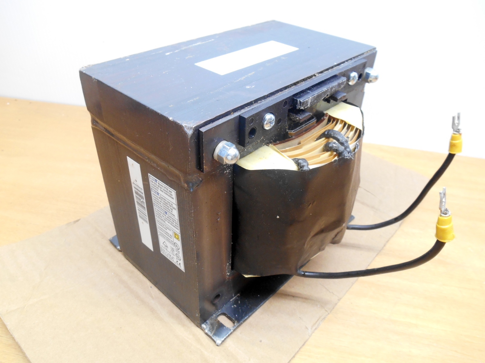 Square D 9070T2000D4 Transformer 2000VA 277VAC to 120VAC, Damaged