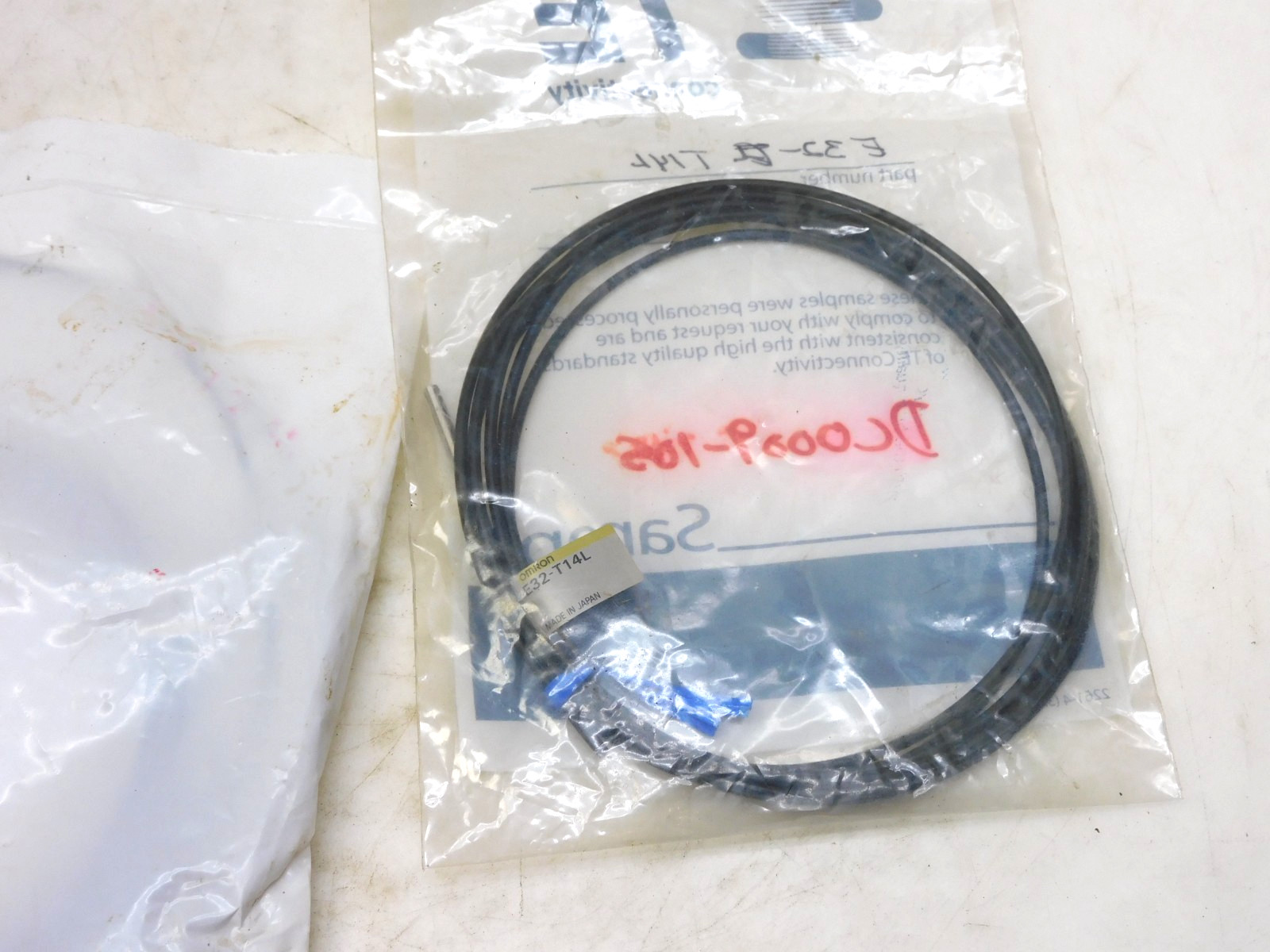 OMRON E32-T14L Photoelectric Switch Fiber Sensor Lot of 2