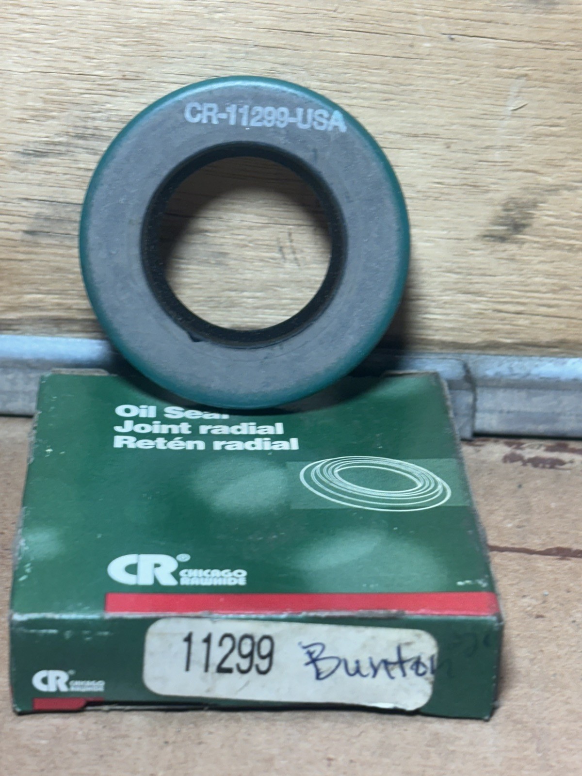 NEW CHICAGO RAWHIDE CR 11299 OIL SEAL (T87)