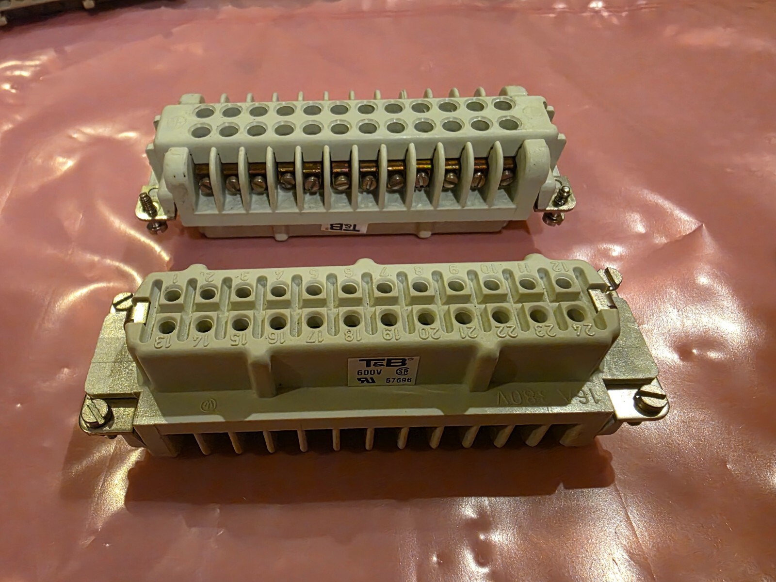 T & B 57696 24 Pin Female Connector Thomas & Betts FREE SHIPPING