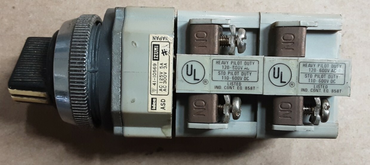 Idec ASN 41-10569 Selector Switch ASN4110569 #2014J6