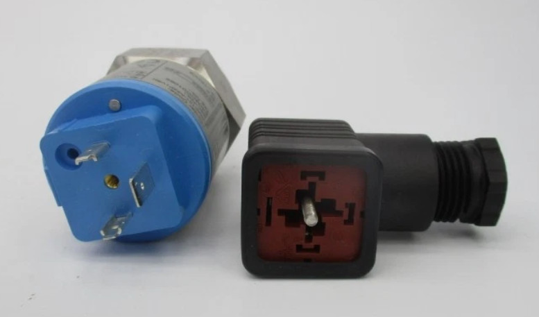 ENDRESS+HAUSER PMC131-A22F1V6N 4-20 mA 11-30VDC -15-15PSI Pressure transducer