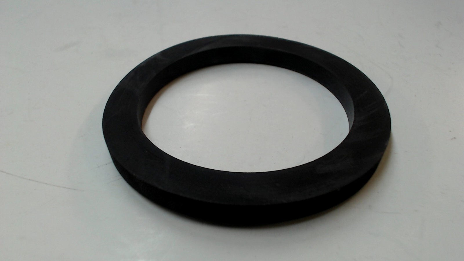 325250025 Flat Rubber Gasket/Washer 2.96 ID/3.57 inch OD 157 Thick, lot of 25