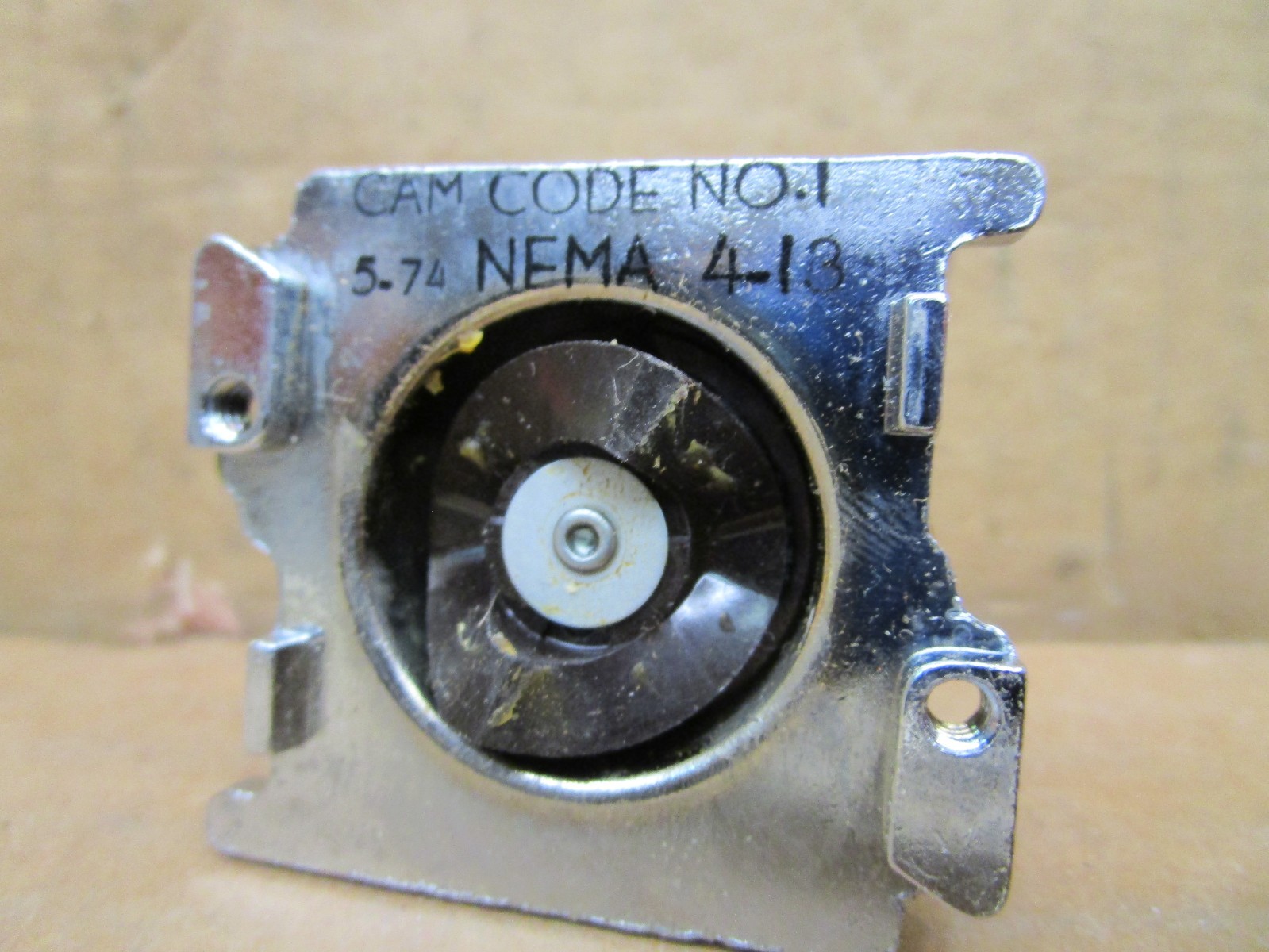 Cutler Hammer 10250T1411 2 Pos. Selector Switch 5-74 NEMA 4-13 51529LR