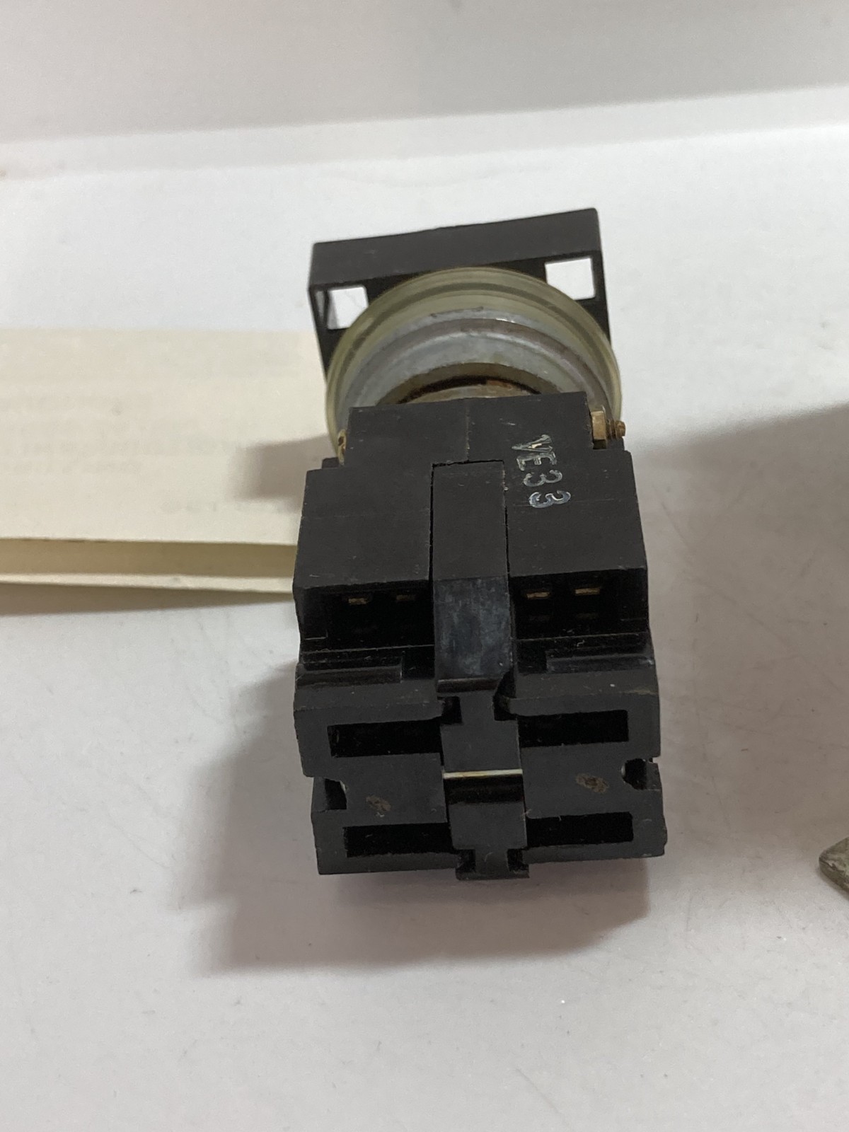 GE CR104MB22222 SELECTOR SWITCH 3 POS SPR RET FROM LEFT MAIN R 2NO/2NC NIB