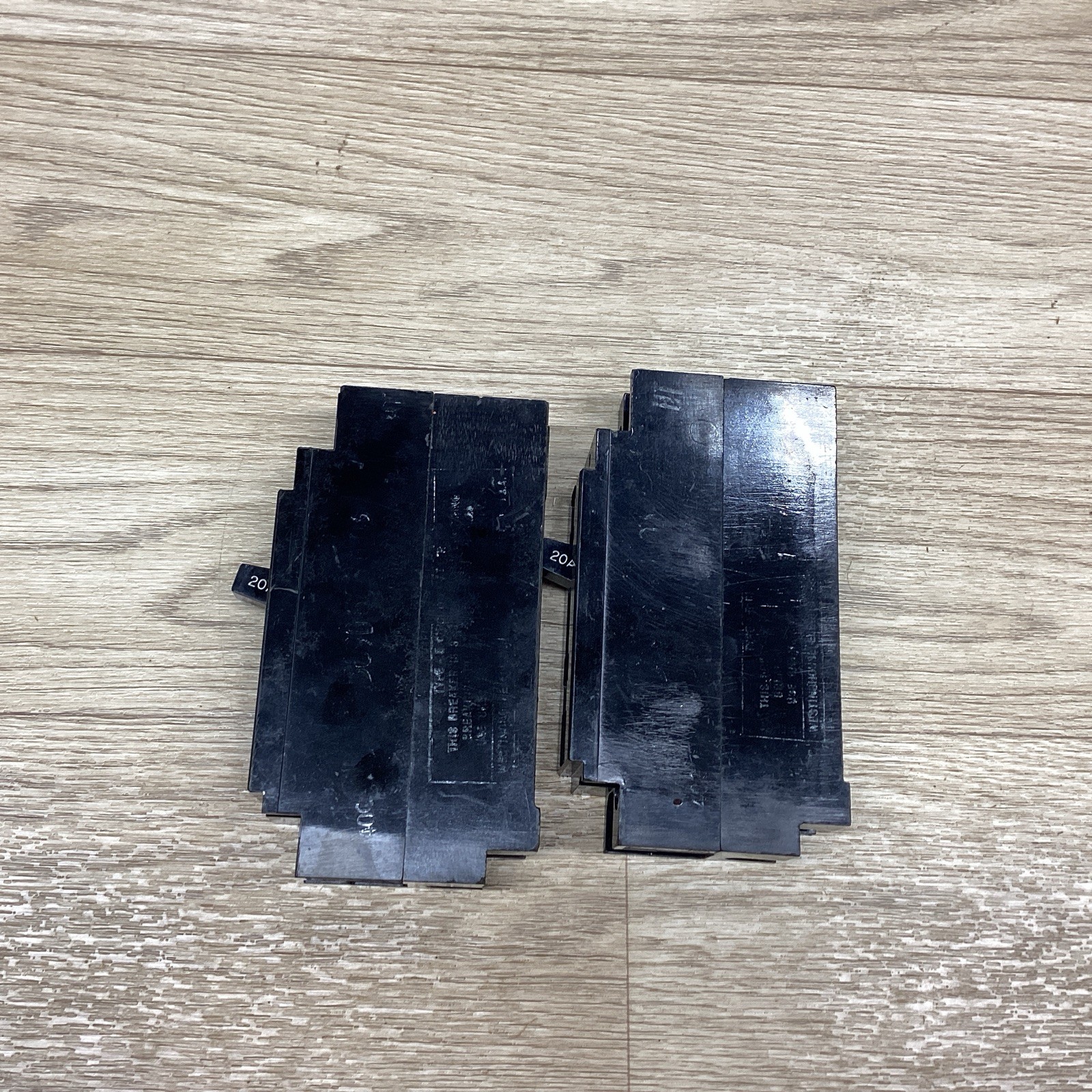 LOT OF 2 WESTINGHOUSE E1020 20 AMP 1 POLE CIRCUIT BREAKER #819PT158*CO