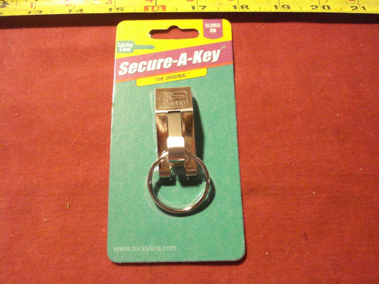 (1725.) Secure-A-Key Slips on to Belt Luckyline 40501