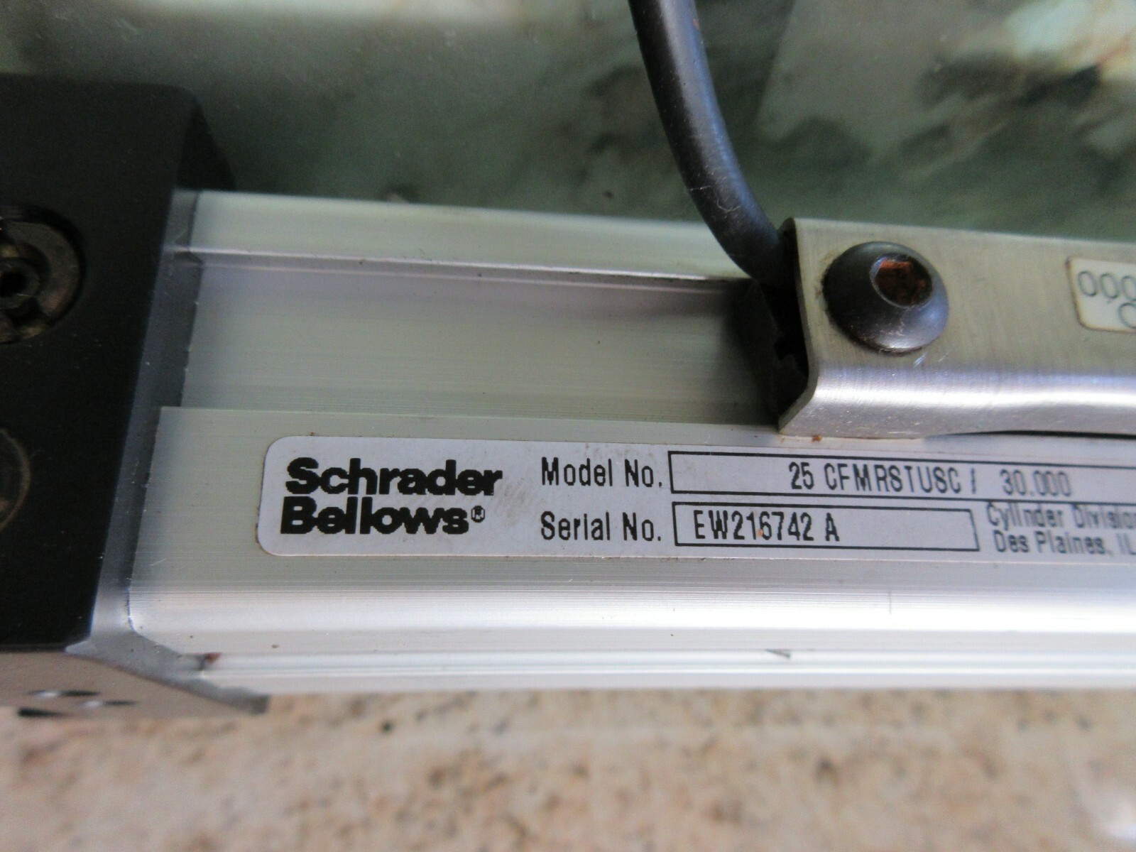 SCHRADER BELLOWS LINEAR SCALE MODEL 25 CFMRSTUSC/ 30.000 LO74810000 CYLINDER