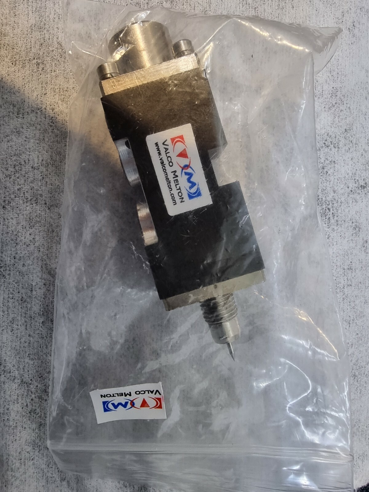 NEW original VALCO MELTON HOT MELT GLUE NOZZLE