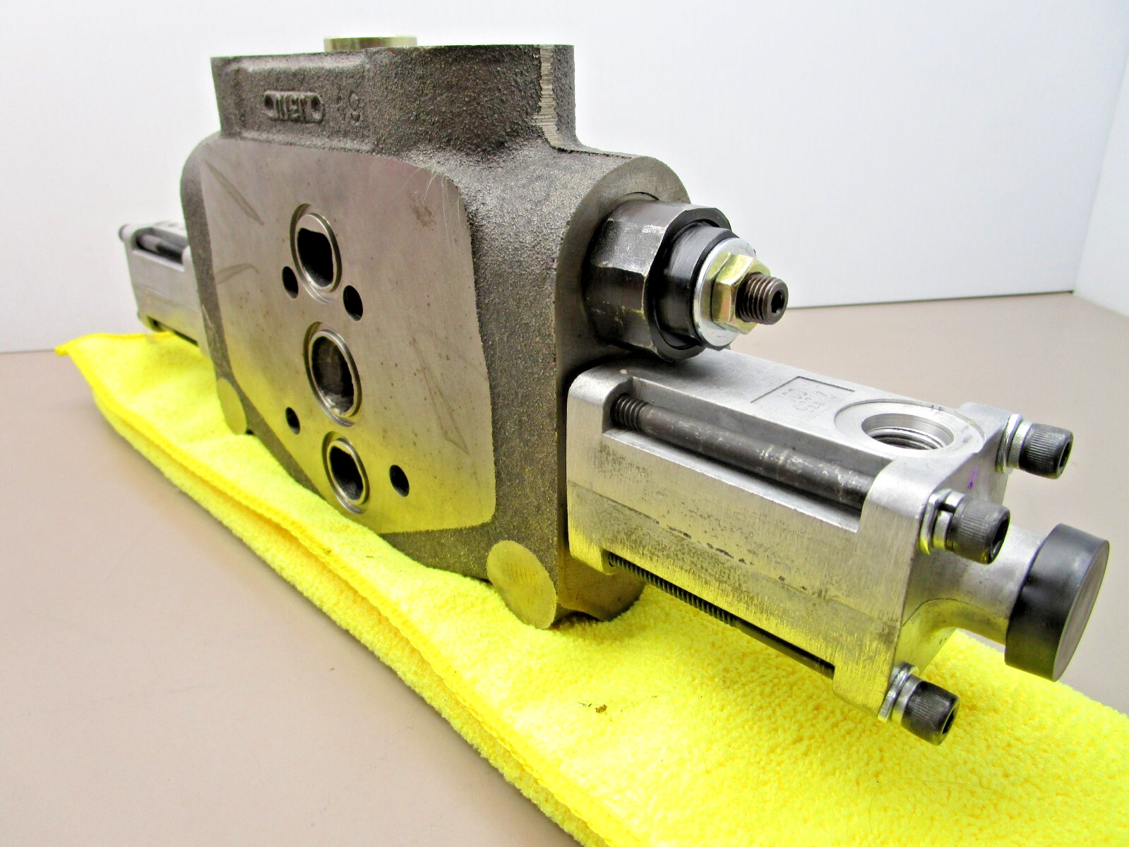 Gresen Hydraulics 20645K Directional Control Valve Section Pneumatic Operators