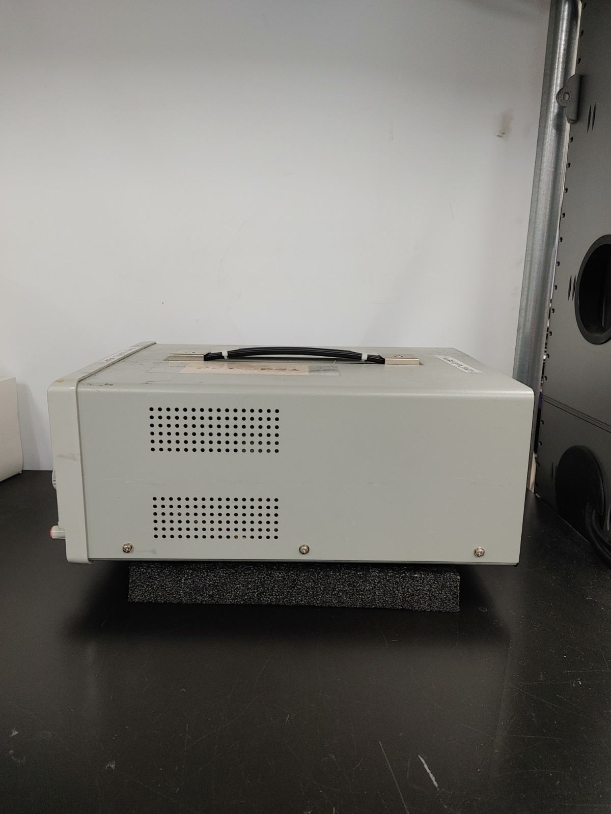 GW INSTEK GPC-3030D Dual Tracking with 5V Fixed Laboratory DC Power Supply