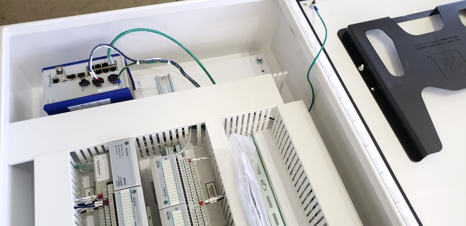 NEW HIRSCHMANN RSP25 RAIL SWITCH WITH AXCEN SFP-100TX COPPER SFP 8 PORT