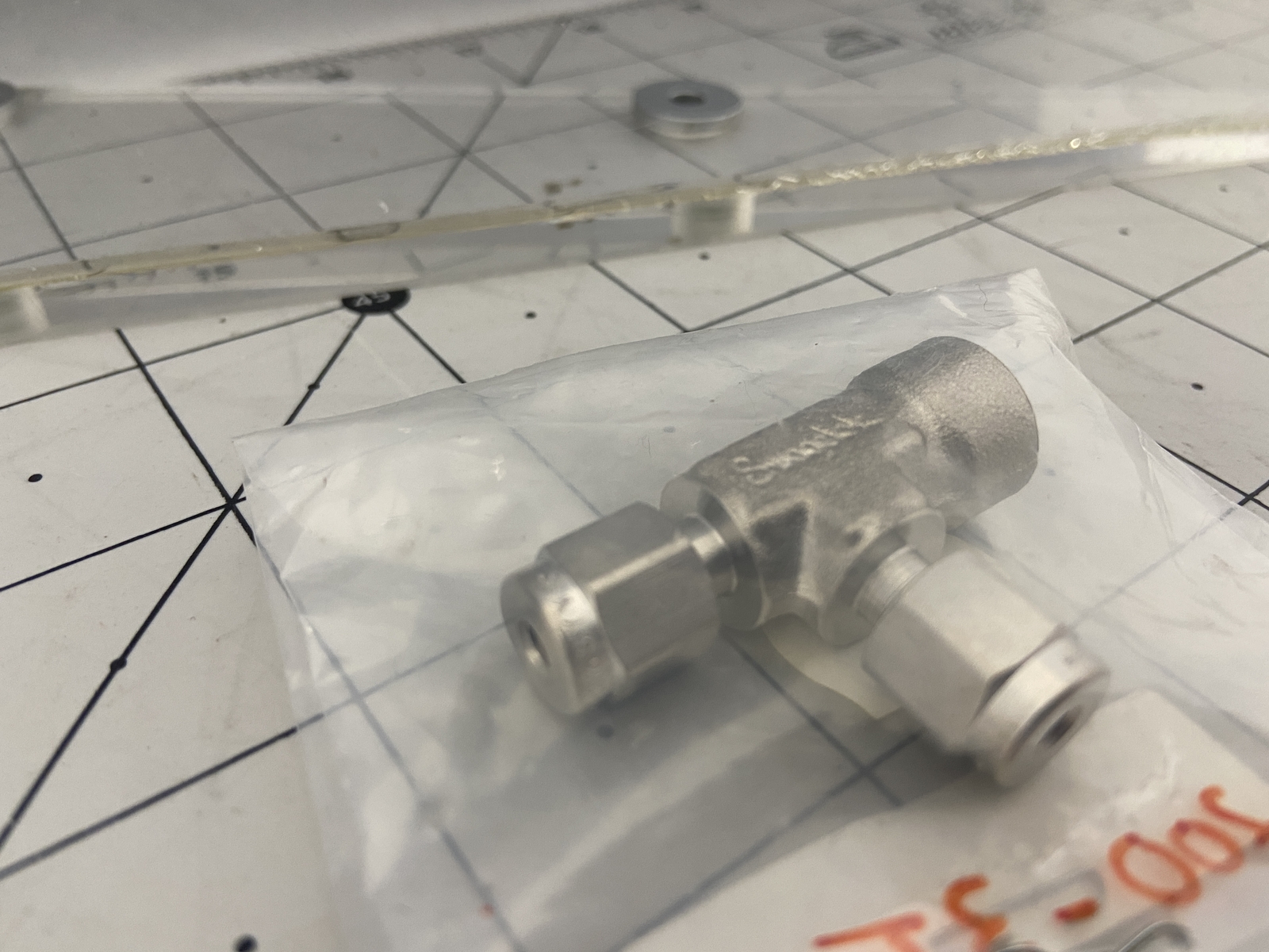 Swagelok Female Tube Fitting, 1/8″ OD x 1/8″ NPT PN: SS-200-3TFT
