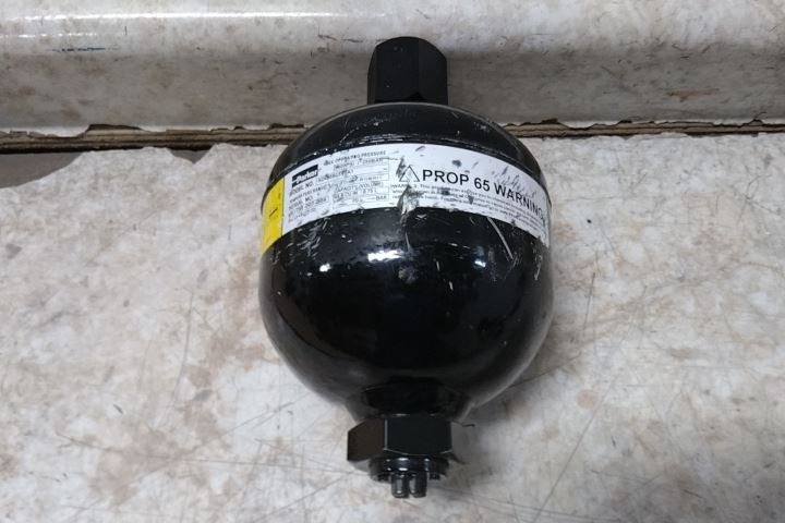 Parker AD075B25T9A1 45 Cu In Fluid Volume 2600 Max PSI Diaphragm Accumulator