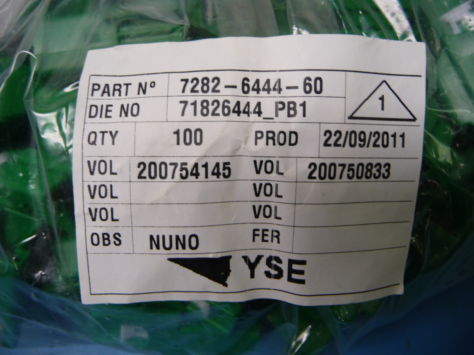 Yazaki 7282-6444-60 Qty of 15 per Lot 2 POS GREEN CONNECTOR PLASTIC 8 70