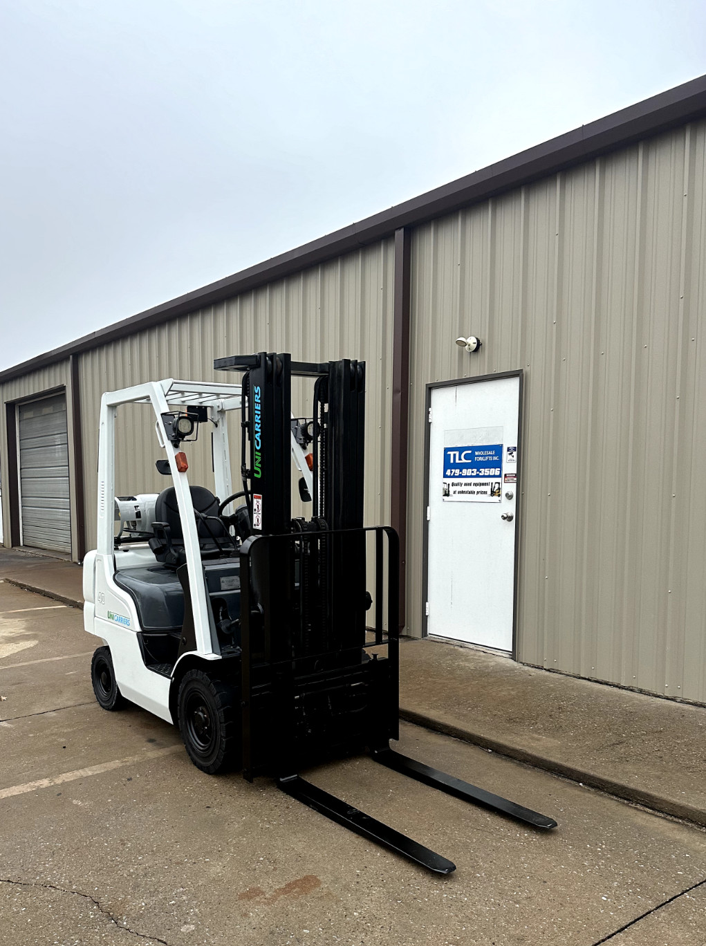 2015 Unicarriers Propane Forklift 4000 lb Triple 187″ with Sideshift – 2835 hrs