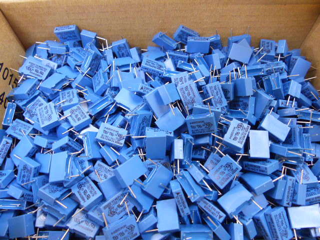 EPCOS B32021A3332M Qty of 100 per Lot COND Y2 P10 3.3NF 300VAC 20%; Cap Film Su