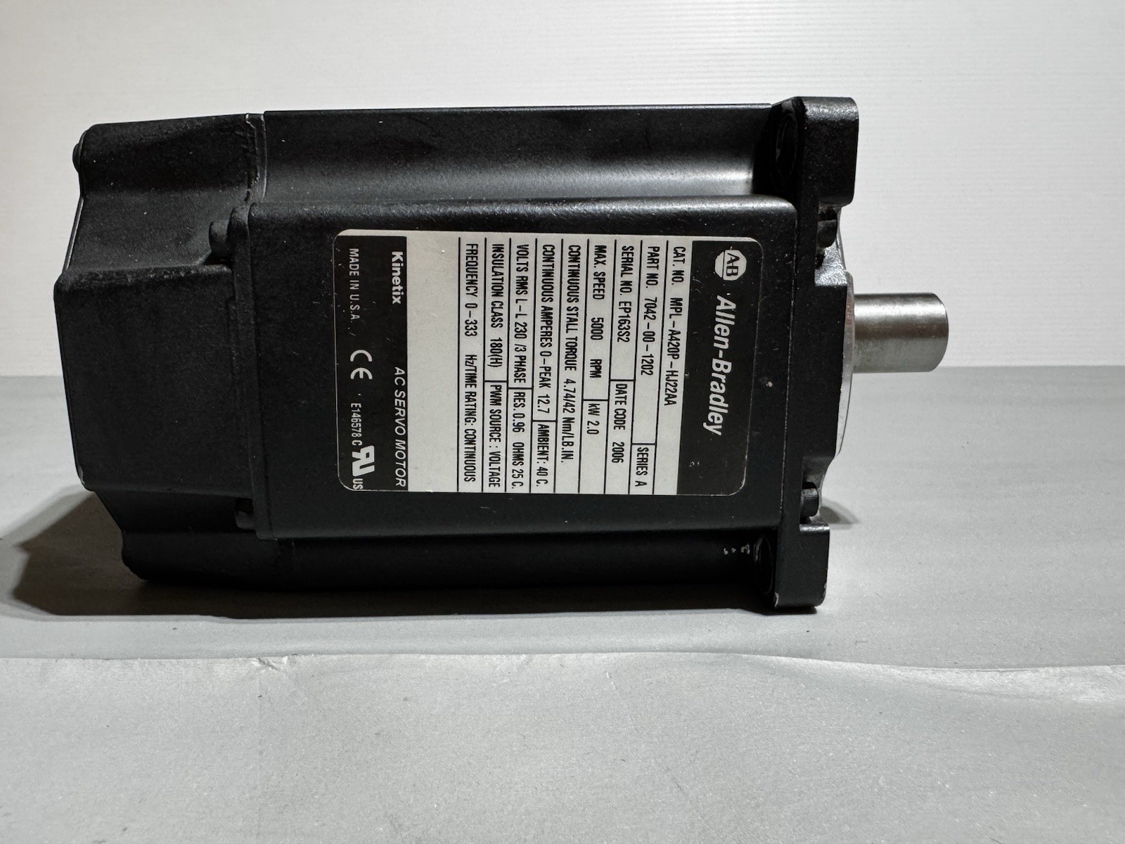 ALLEN BRADLEY MPL-A420P-HJ22AA SERVO MOTOR LIGHTLY USED AND TESTED