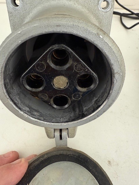 APPLETON AE641-4W 4 Receptacle