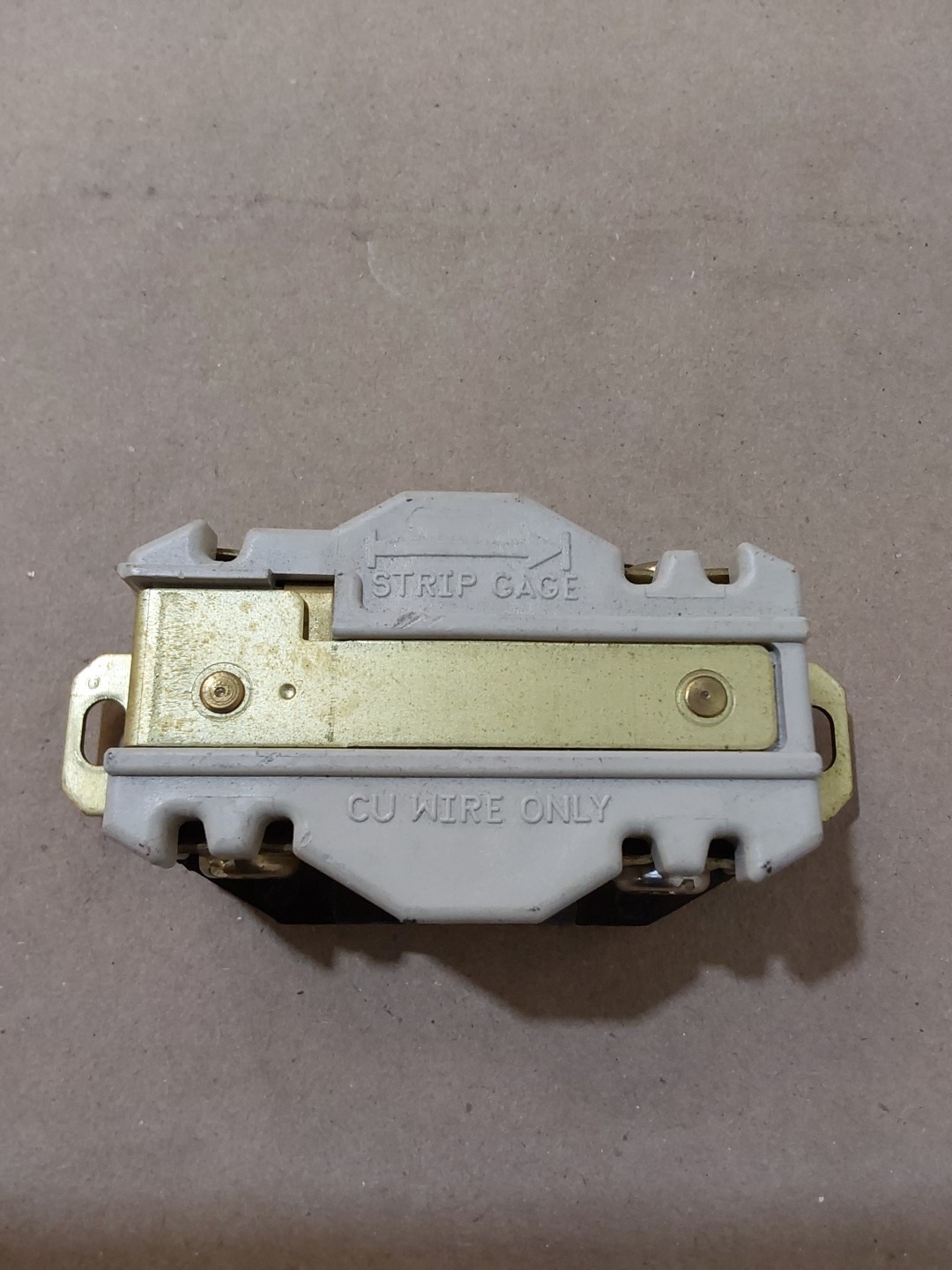 NEW OLD STOCK! HUBBELL 20A 125/250V TWIST LOCK RECEPTACLE HBL2410