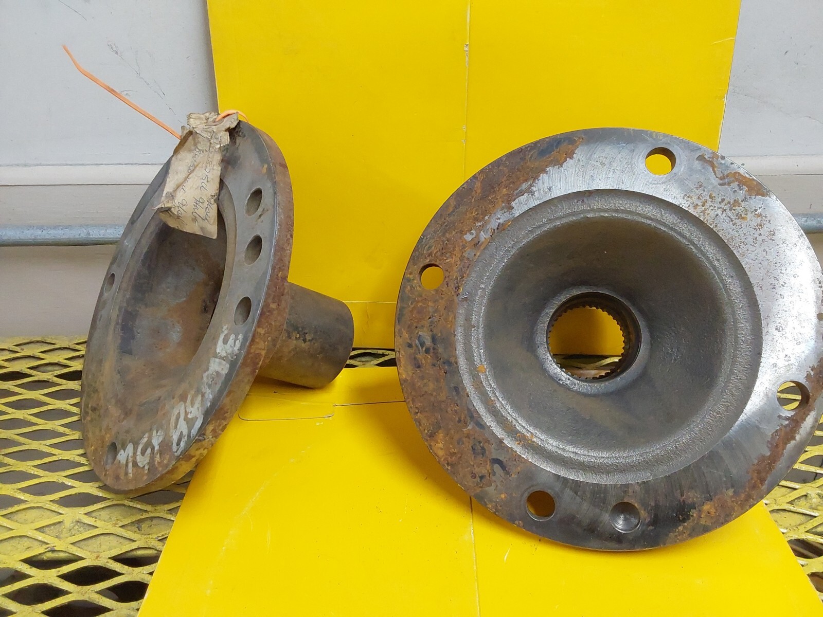 Caterpillar Hub. Set Of 2. Part #3W5825 For 963, 973 Loader