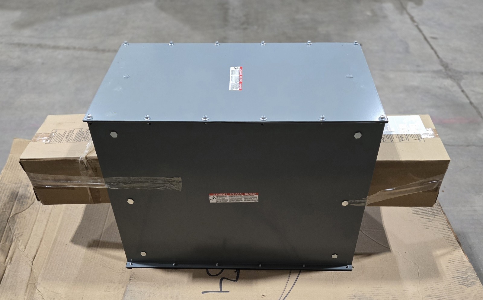 SQUARE D AFH2316GEJM I-LINE II BUSWAY TAP BOX/ FITTING. 1600A, 600V, 3P3W.