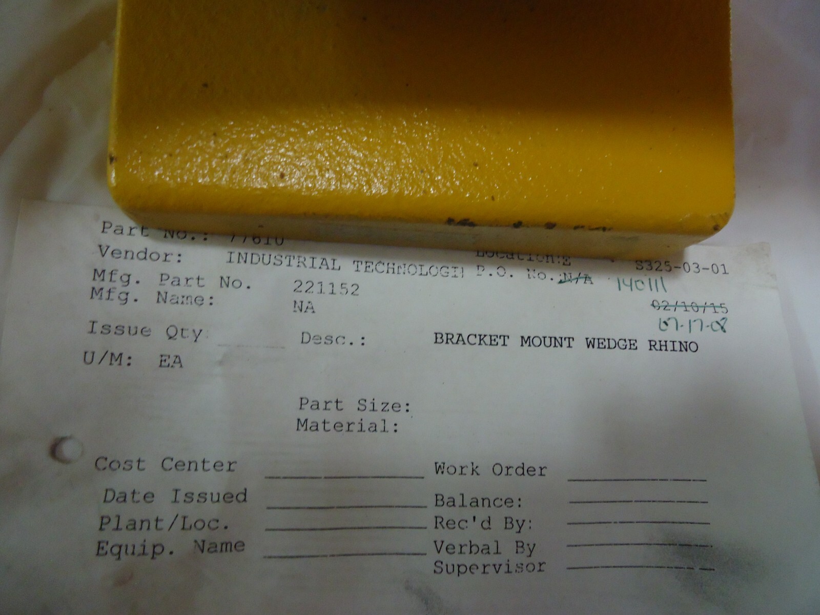 INDUSTRIAL TECHNOLOGIES 221152 BRACKET MOUNT WEDGE RHINO – PIN SIZE 15/16″