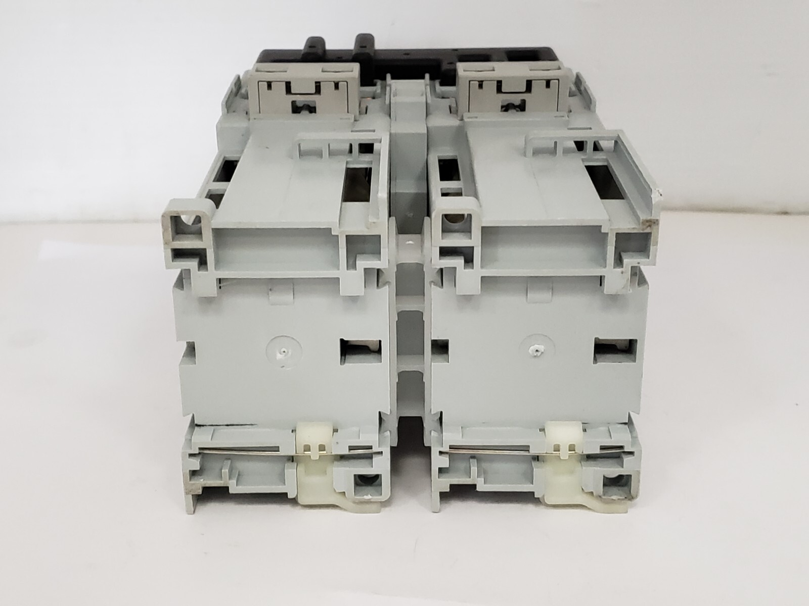 ALLEN BRADLEY 104-C30DJ02 CONTACTOR REVERSING 600V 30A SERIES C