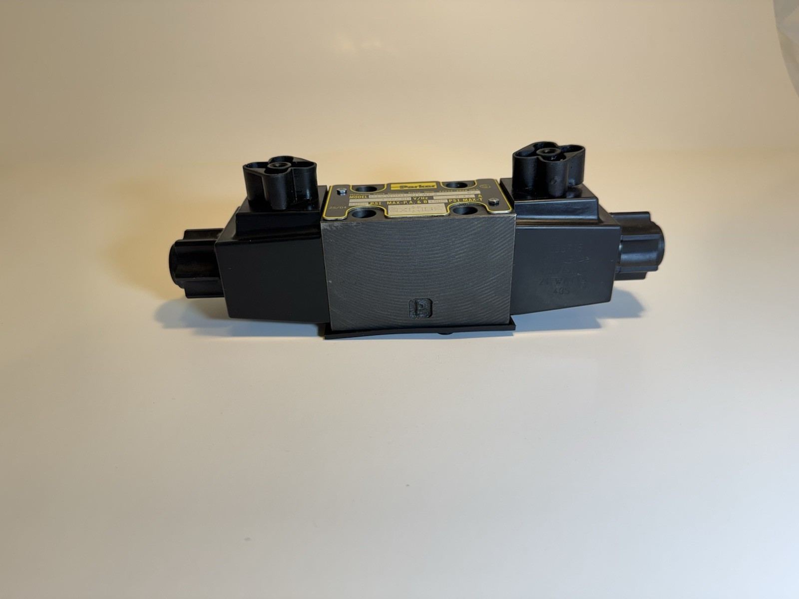 PARKER Valve Series D1VW D1VW001CNYWF4 120V 4000PSI NSMP Including Solenoids
