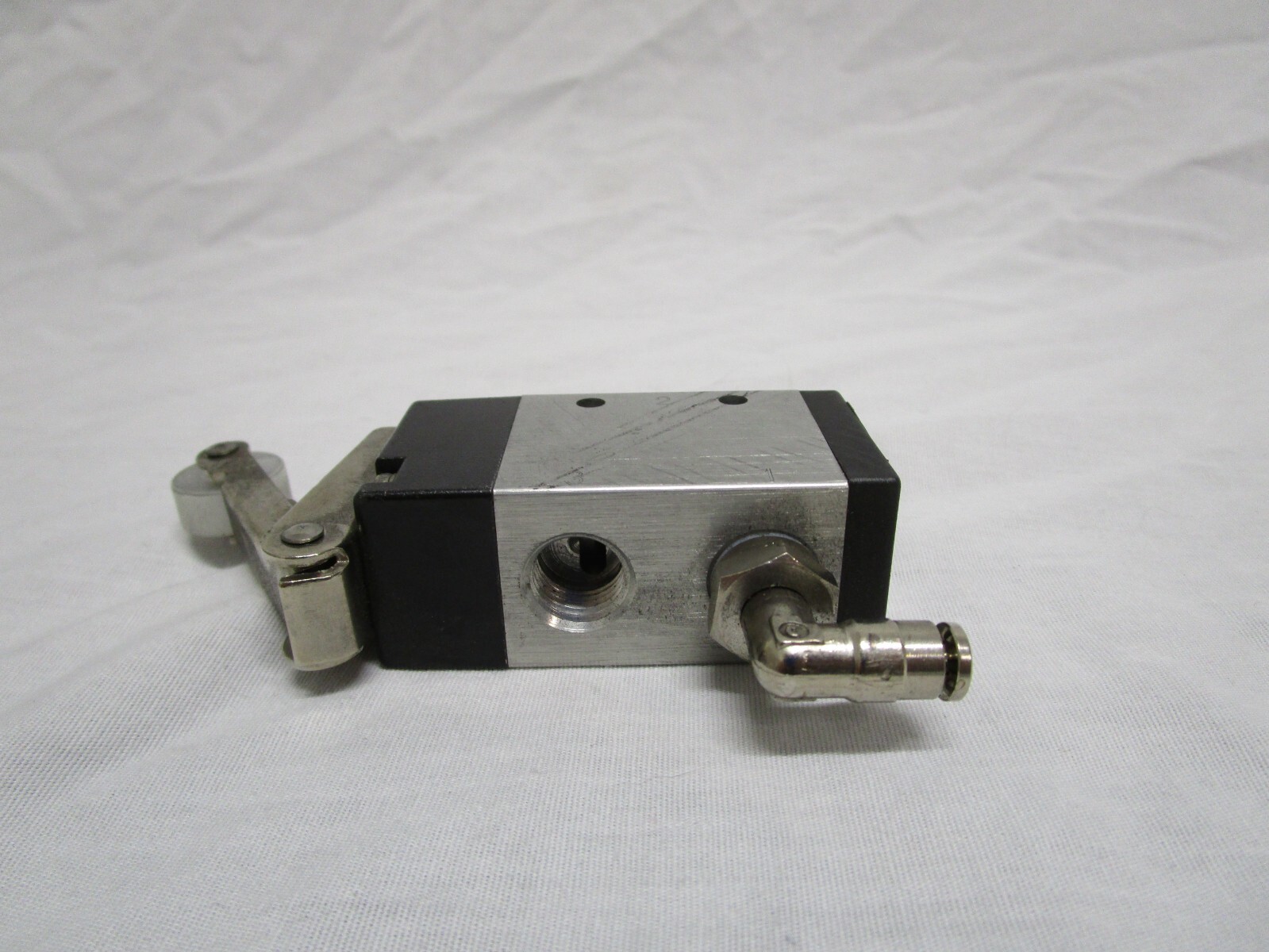 NEW INGERSOLL RAND ARO M252RS 1/4″ INLET 3-WAY 2-POSITION ROLLER LEVER ACTUATOR