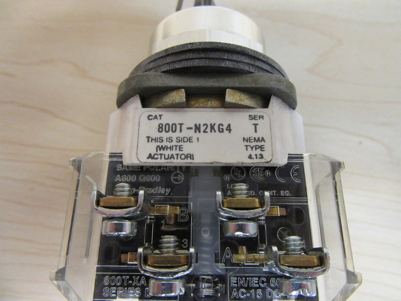 Allen Bradley 800T-N2KG4B Selector Switch (Pack of 3)