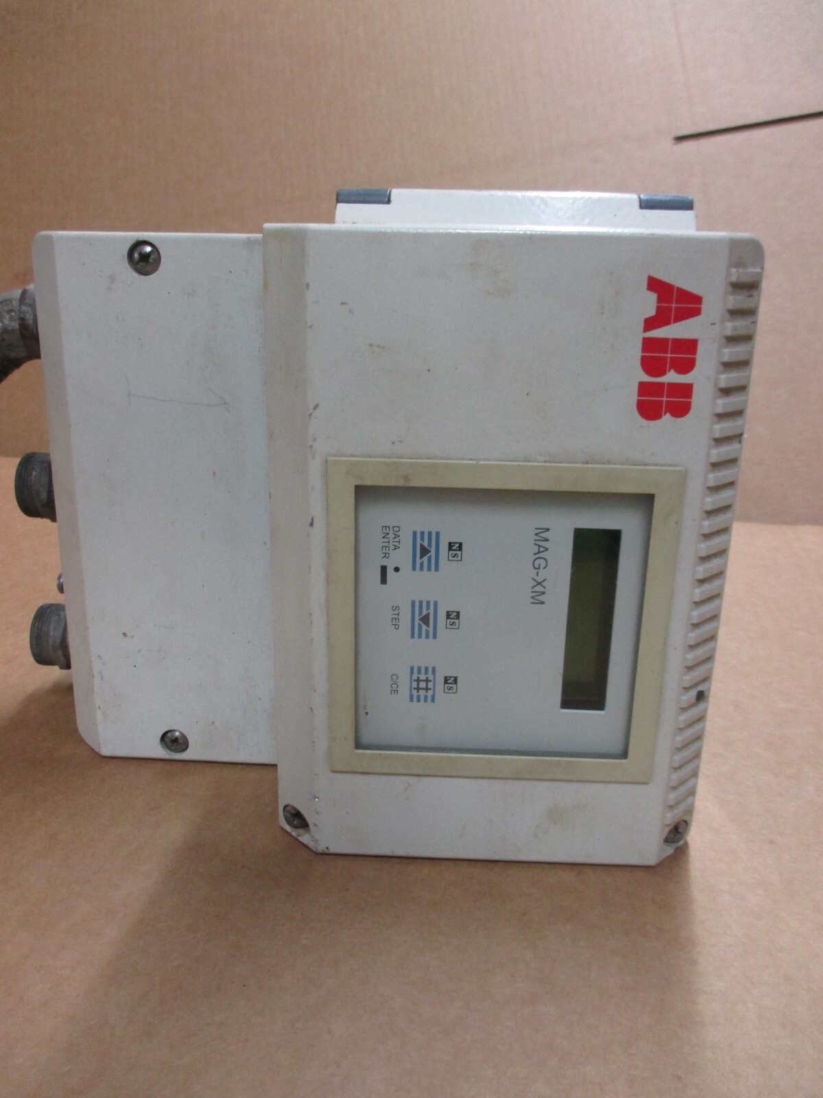 MAGNETIC FLOWMETER SIGNAL CONVERTER MODEL 50XM13DXKD70AAB0229 USED
