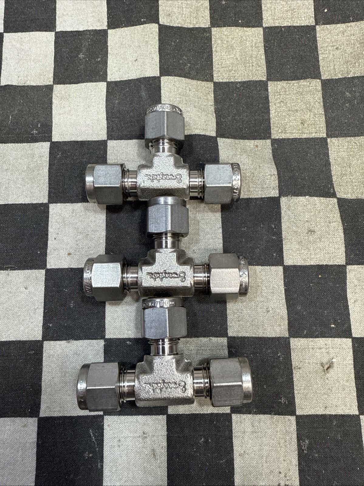 SWAGELOK SS-600-6-4, SS-400-3, TEE UNION REDUCER 1/4″, LOT OF 5, SHIPSAMEDAY