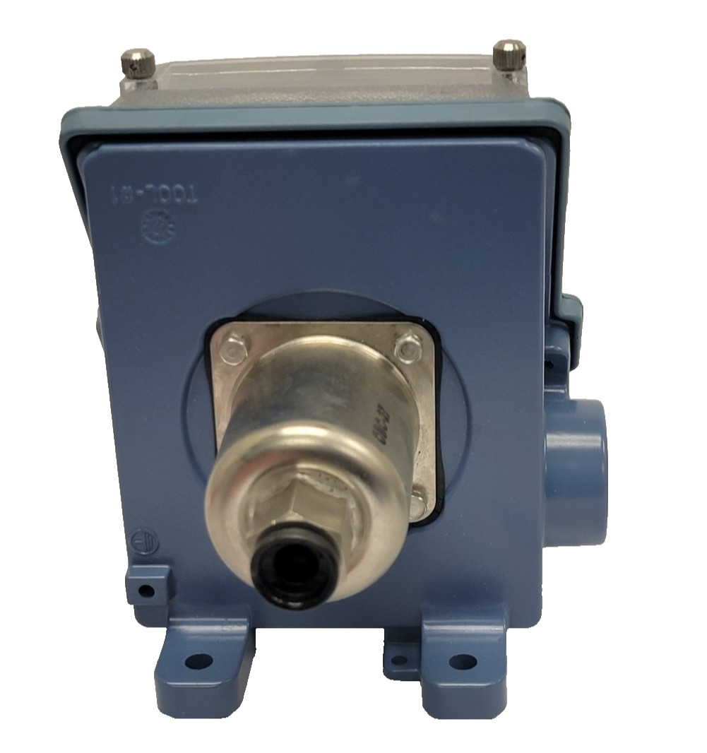 H402-156 UE Controls Model H402 Pressure Switch