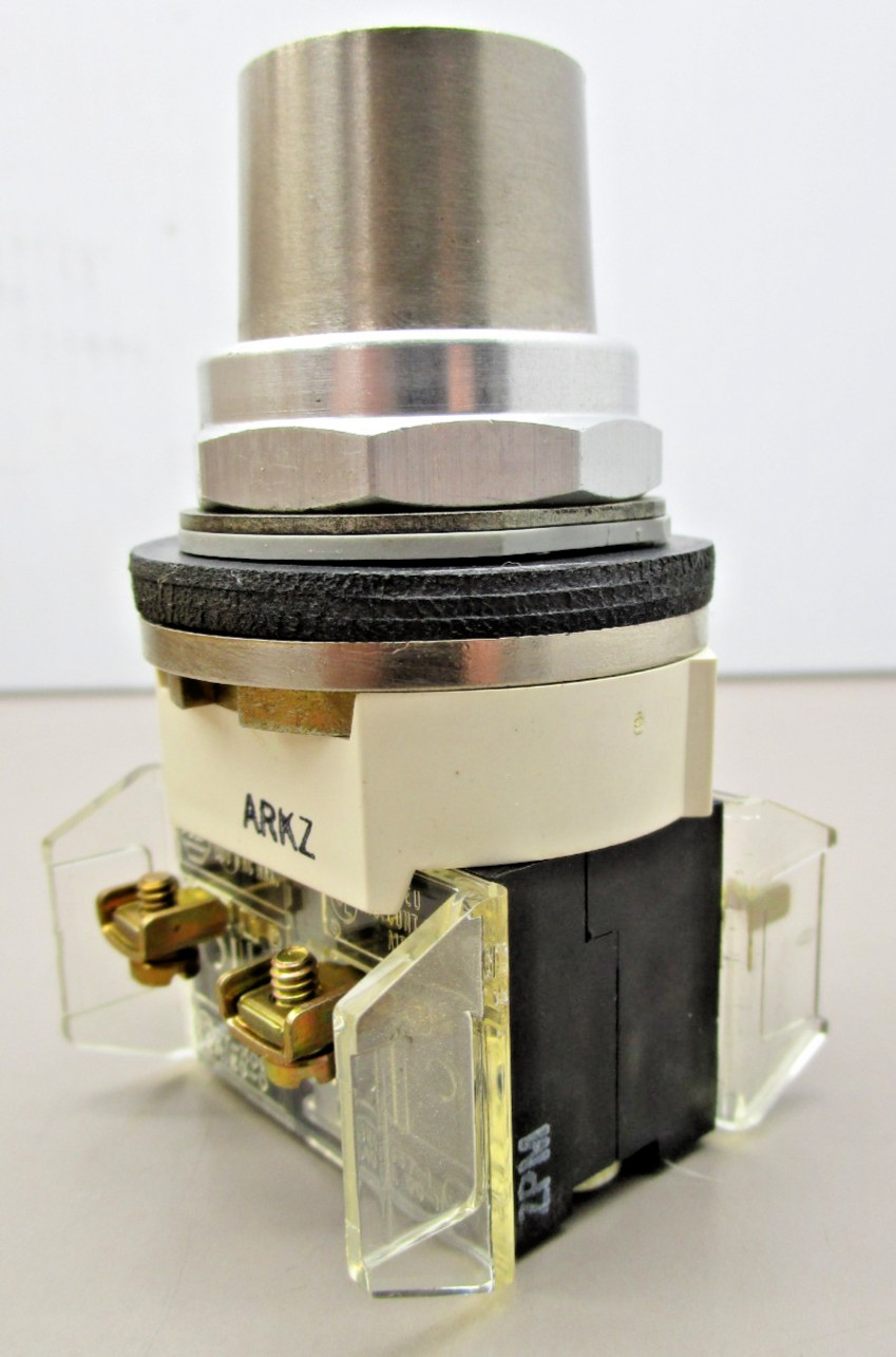 Allen Bradley 800T-H33KB6 Key Selector Switch 2-Position Maintained NO KEY
