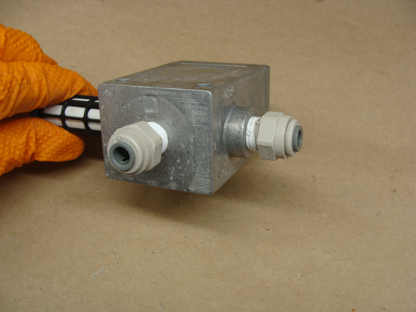 FESTO VAK-1/4 6890 VACUUM GENERATOR 1.5-10 BAR WITH 2316 U-1/4 EXHAUST FILTER