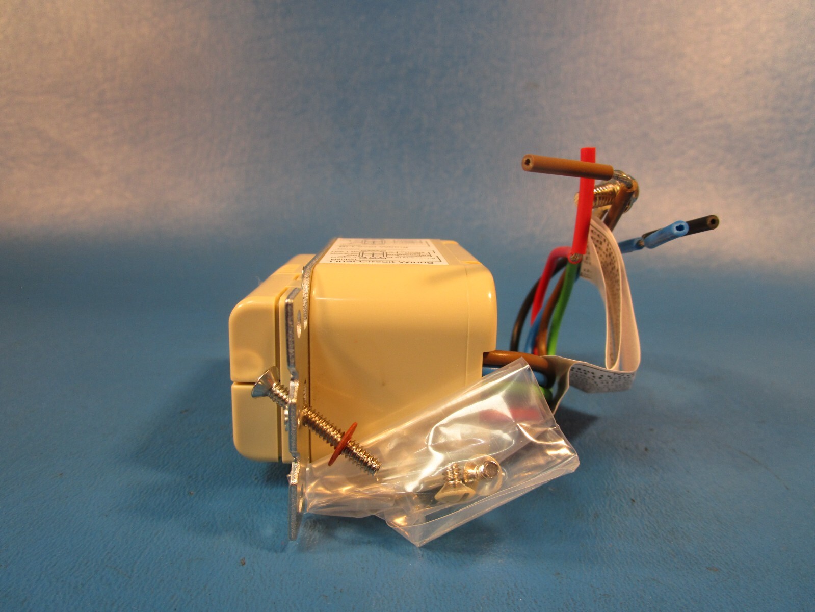 SCHNEIDER SLSUWD1277UI, WALL SWITCH, ULTRASONIC OCCUPANCY SENSOR, Ivory Color