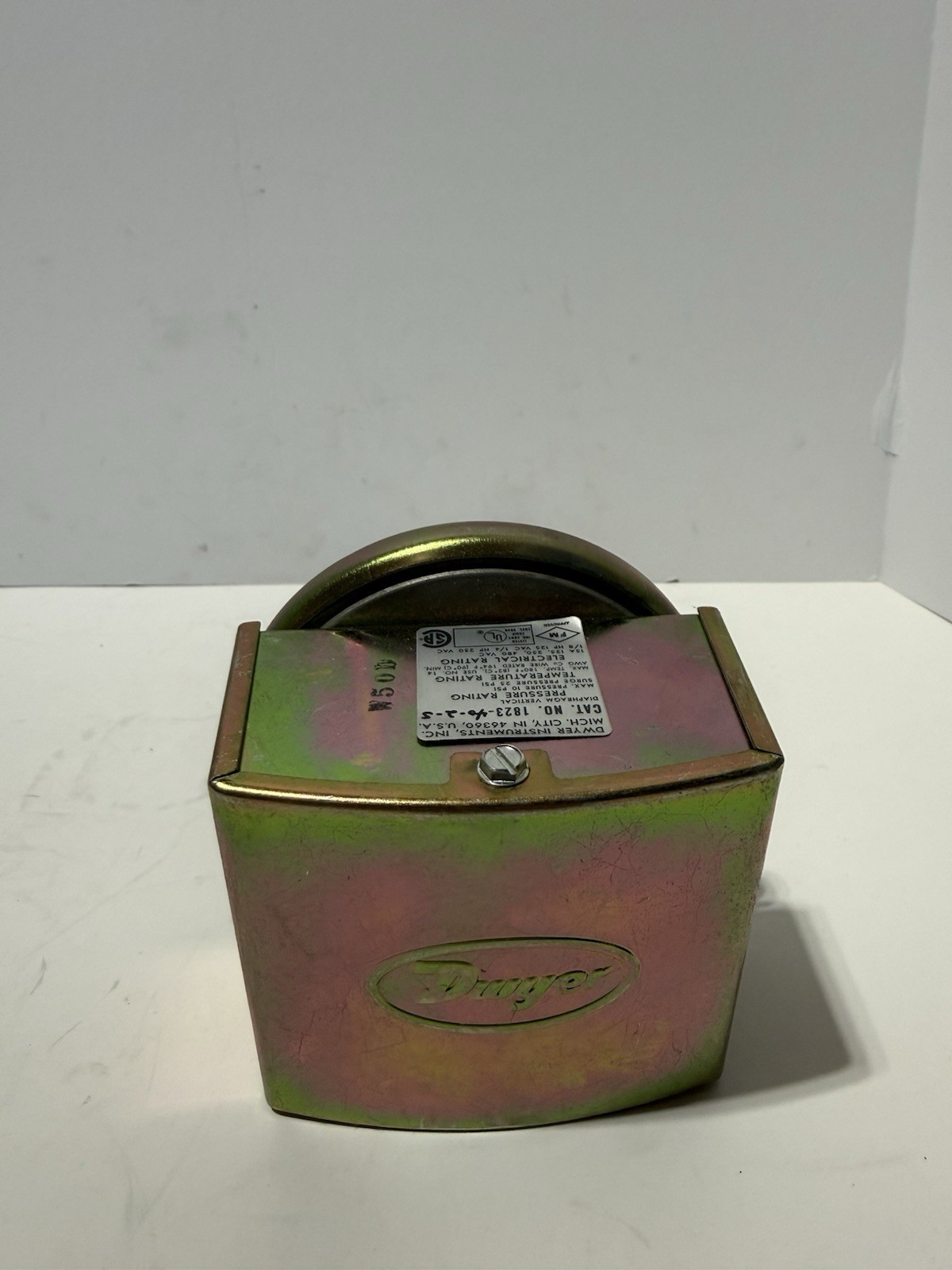 DWYER 1823 Low Differential Pressure Switch Max Pressure 10PSI NEW OPEN BOX