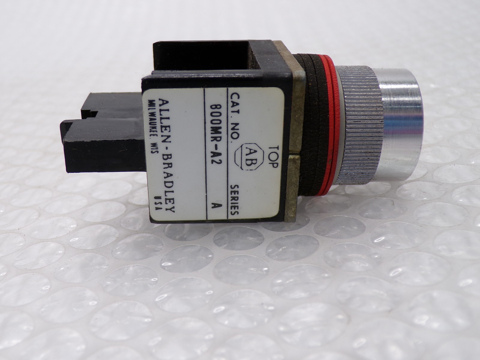 ALLEN BRADLEY 800MR-A2 SER.A PUSHBUTTON BLACK NSNP
