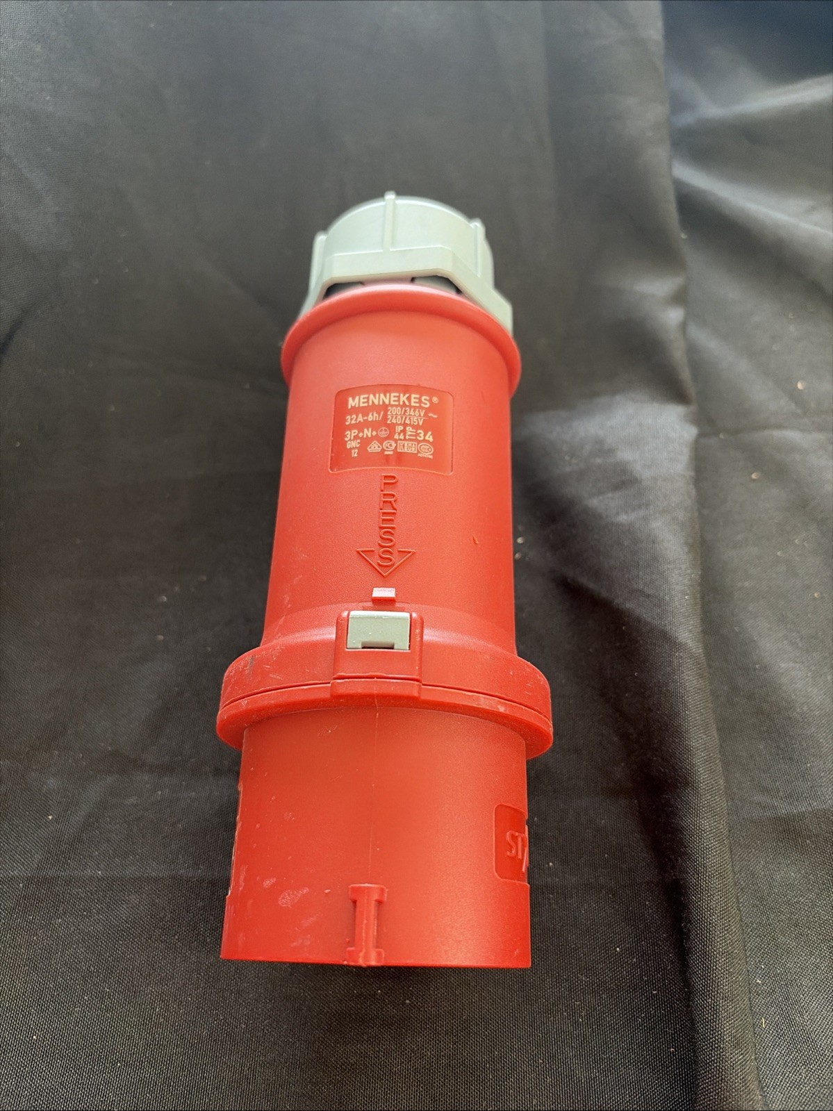 MENNEKES 32A 6H CONNECTOR PLUG 200/346V 240/415V 3P N